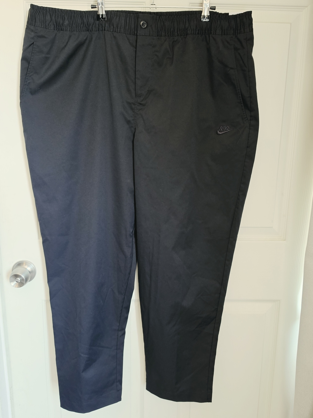 Nike Black Men's Standard fit Taper Leg Regular Length Pants